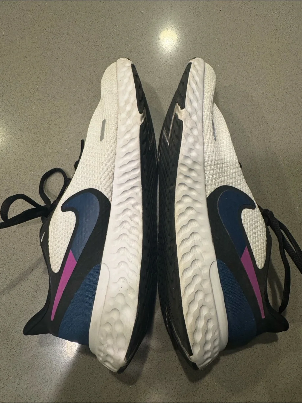 Nike Revolution Women’s Running Shoes Size 8